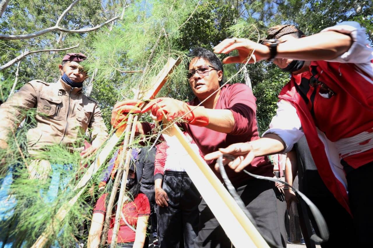 podiumnews.com-Tanam 100 Pohon, Giri Prasta Intensifkan Pembangunan Taman Gumi Banten